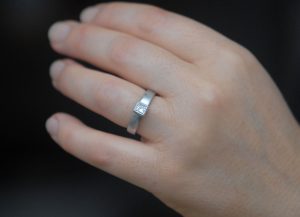diamond-4mm-princess-cut-in-4mm-wide-platinum-band-on-hand