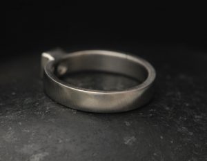 diamond-4mm-princess-cut-in-4mm-wide-platinum-band-reverse