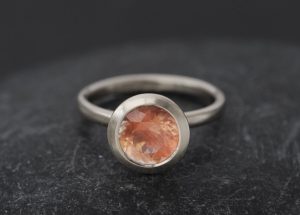 Sunstone-UFO-ring-in-platinum