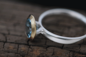 aquamarine-8mm-18K-gold-halo-and-silver-band-
