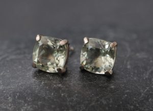 green-amethyst-8mm-cushion-in-18K-white-gold