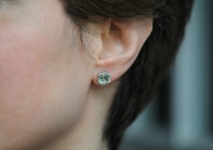 green-amethyst-8mm-cushion-in-18K-white-gold