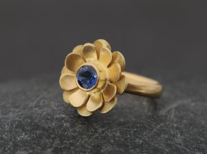 Blue sapphire daisy ring in yellow gold