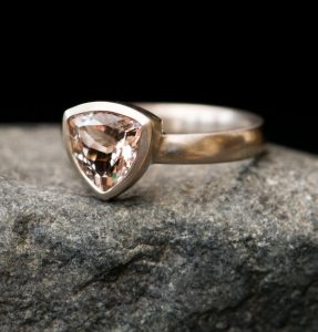 morganight trillion 18K white gold 6