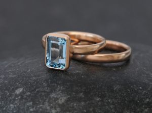aquamarine-7-x-10mm-wedding-set-in-18K-rose-gold