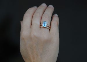 aquamarine-7-x-10mm-wedding-set-in-18K-rose-gold