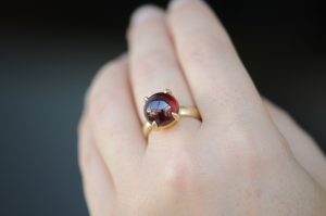 red garnet cab 12mm dragonseye ring in 18K