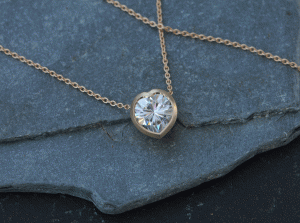 moissanite-heart-necklace-in-18K-y-gold