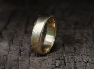 Mans-18K-y-Gold-band-7mm-wide