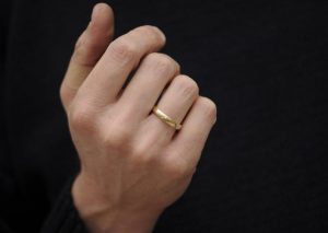 18K gold mans 4mm band