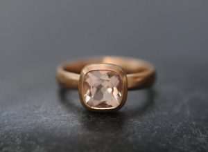 morganite 8mm cushion ring in 18K rose gold