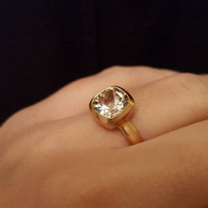 white topaz 8mm cushion in 18K r gold.