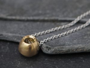 7mm opal necklace in 18K gold