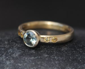 montana and yellow sapphire ring in 18K yellow gold