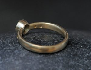 montana and yellow sapphire ring in 18K yellow gold