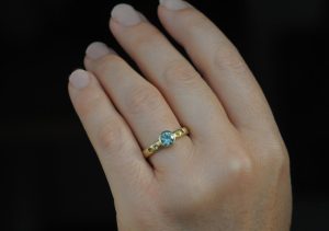 montana and yellow sapphire ring in 18K yellow gold