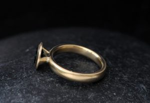 teal 7mm sapphire halo ring 18K yellow gold