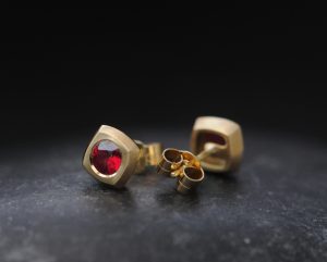 ruby square stud earrings 18K yellow gold