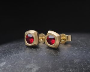 ruby square stud earrings 18K yellow gold