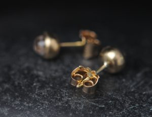 moonstone cab stud earrings 18K YG