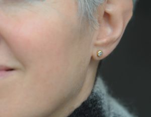 moonstone cab stud earrings 18K YG