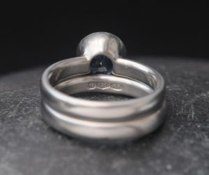 montana-sapphire-7mm-wedding-set-in-platinum