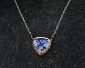 tanzanite-trillion-in-9K-rose-gold-and-9K-white-gold-chain-2
