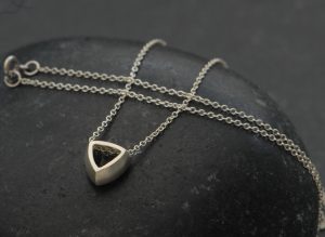 green-amethyst-trillion-necklace-in-silver-back-and-chain