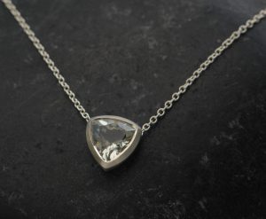 green-amethyst-trillion-necklace-in-silver-front