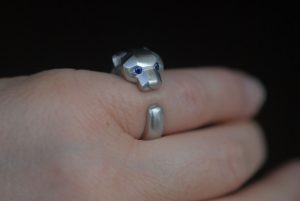 panther-ring-in-silver-on-hand-3