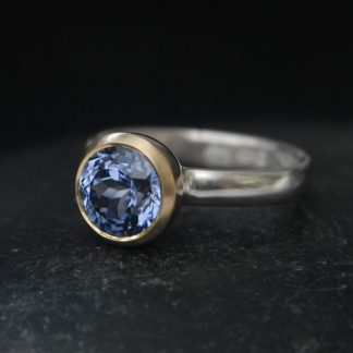 Cornflower-blue-lab-sapphire-8mm-set-in-18K-yellow-gold-silver-band
