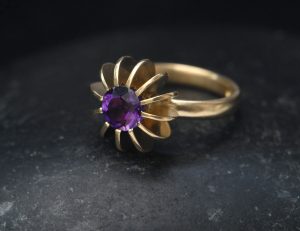 purple-amethyst-sea-urchin-ring-in-18K-gold