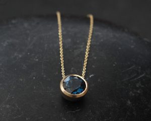 London-blue-topaz-8mm-cup-necklace-in-18K-yellow-gold-front-2