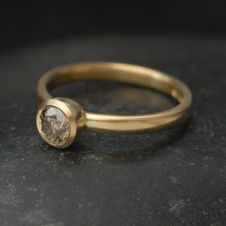 brown-diamond-5mm-ring-in-18K-yellow-gold-side