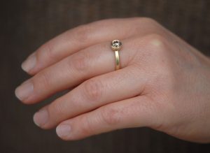 brown-diamond-5mm-ring-in-18K-yellow-goldon-hand-4