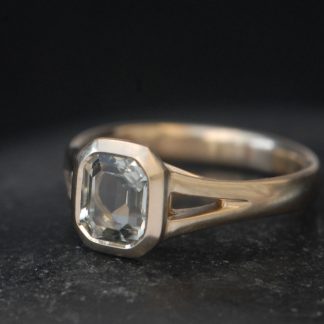 green-amethyst-octagon-cut-split-shank-ring-in-9K-yellow-gold-side-angle