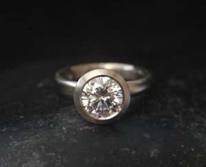 lab-diamond-8mm-halo-ring-in-18K-white-gold