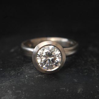 lab-diamond-8mm-halo-ring-in-18K-white-gold