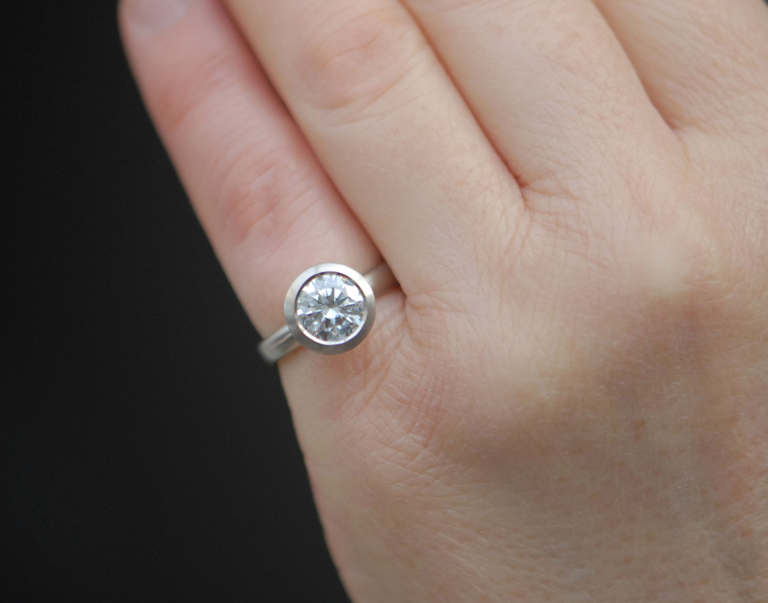 lab-diamond-8mm-halo-ring-in-18K-white-gold-on-hand