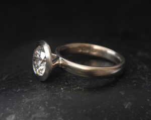 lab-diamond-8mm-halo-ring-in-18K-white-gold-reverse