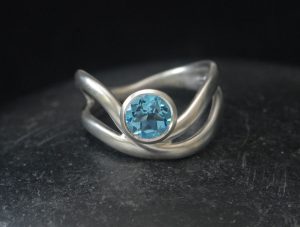 swiss-blue-topaz-wave-ring-in-silver-front-2