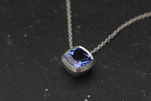 tanzanite-6.5mm-cushion-cut-necklace-in-silver-front