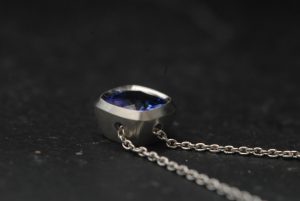 tanzanite-6.5mm-cushion-cut-necklace-in-silver-side