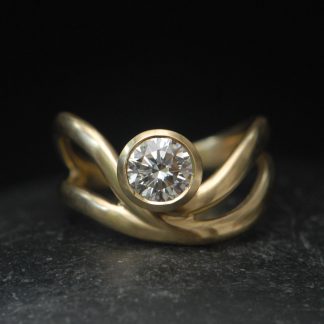 lab-diamond-curved-double-band-ring-in-18K-yellow-gold-front