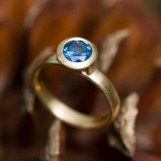 blue sapphire solitaire ring in gold