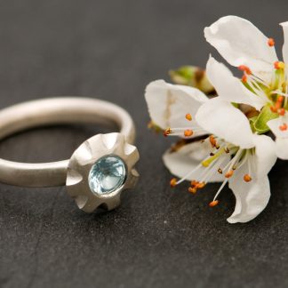 pretty sky blue topaz flower ring in silver