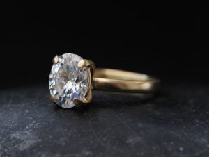 moissanite-oval-9-x-7-in-18K-yellow-gold