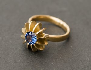 Blue Sapphire Sea Urchin ring in yellow gold