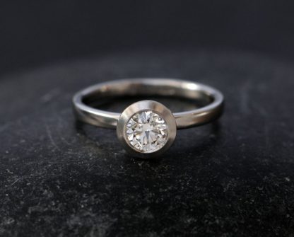 iamond 5mm platinum halo ring
