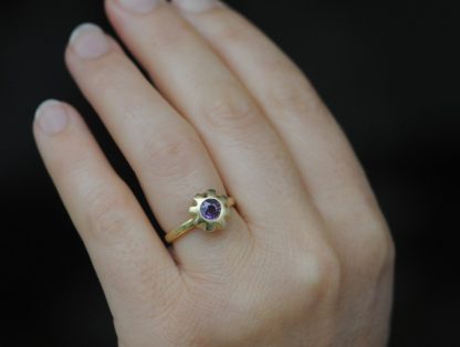 purple sapphire cog ring 18K YG on hand